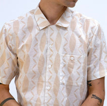 Load image into Gallery viewer, Selleck Short Sleeve Shirt (Conch)